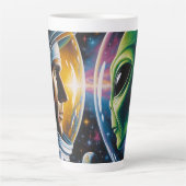 Tasse Latte Alien et astronaute dans l'espace (Devant)