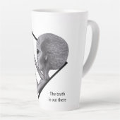 Tasse Latte Alien gris, la vérité est là (Angle droit)