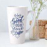 Tasse Latte Amateurs de café Citation Calligraphie Bleue Grand<br><div class="desc">De grandes tasses blanches en latte avec des amateurs de café citent en calligraphie bleue. Citation de café inspirant et positif qui dit "les bonnes idées commencent par le café". Si le café fait couler vos jus créatifs, c'est la tasse pour votre bureau. Le dicton du café est écrit à...</div>