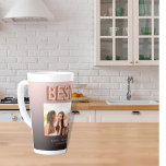 Tasse Latte Amis besties noir brun photo rose or<br><div class="desc">Un arrière - plan chic noir, brun, couleur latte de café couleur latte. Personnalisez et ajoutez votre propre photo, selfie de votre(vos) meilleur(s) ami(s) vos noms et lieu de l'événement. police de style ballon d'or rose et le mot : Besties. Parfait comme cadeau pour vous-même ou comme cadeau d'anniversaire ou...</div>