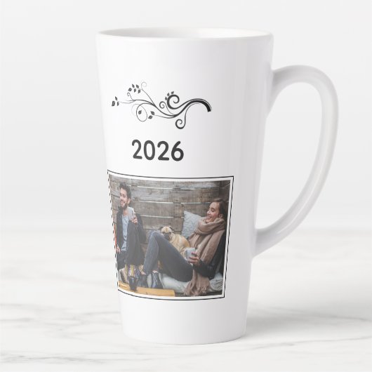 Tasse Latte Année moderne 2026 Calendrier photo avec feuillage (Droite)