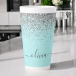 Tasse Latte Aqua bleu Turquoise Parties scintillant argent Mon<br><div class="desc">Aqua Blue - Faux Turquoise et Argent Foil Metallic Sparkle Parties scintillant Script Monogramme Nom Latte Coffee Cup Mug. Cela rend le cadeau parfait pour 16 ans,  mariage,  douche nuptiale,  anniversaire,  baby shower ou bachelorette pour quelqu'un qui aime le luxe glam et les styles chic.</div>