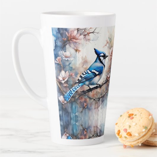 Tasse Latte Aquarelle bleu Jay Cherry Blossoms (En situation)