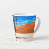 Tasse Latte Arbre mort à Deadvlei, Namibie (Angle droit)