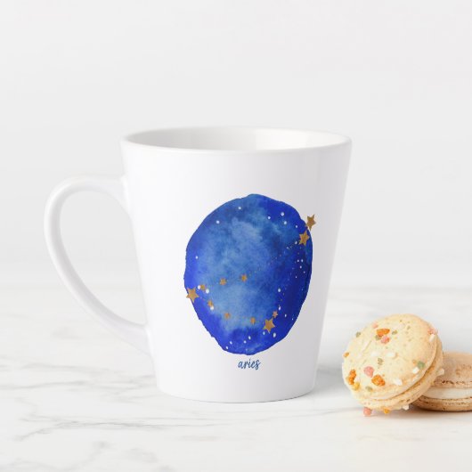 Tasse Latte Aries Aquarelle Nuit Ciel Constellation Zodiac (En situation)