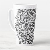 Tasse Latte Art mandala aux lignes noires complexes (Angle gauche)