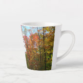 Tasse Latte Automnes Arbres et Ciel bleu Automne Photographie  (Droite)