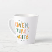 Tasse Latte Aventure Attend (Angle gauche)
