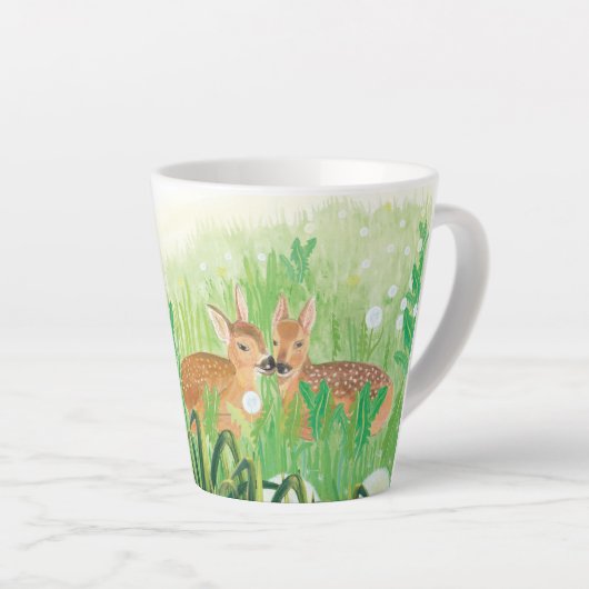 Tasse Latte Baby Deer - Fawns in Grass Illustration (Angle droit)