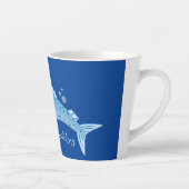 Tasse Latte Barracuda poisson affamé de la pêche dessin animé (Droite)