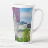 Tasse Latte Bâtiments À Chicago (Droite)