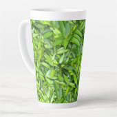 Tasse Latte Beaucoup de belles feuilles vertes (Angle gauche)