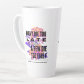 Tasse Latte Beaucoup meurent trop tard et quelques-uns trop tô (Angle gauche)