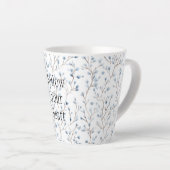 Tasse Latte Belles fleurs blanches bleues de Noël (Angle droit)