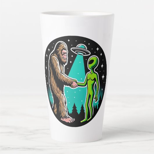 Tasse Latte Bigfoot rencontre un Alien (Devant)