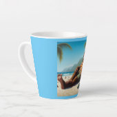 Tasse Latte Bigfoot sur la plage (Angle gauche)
