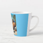Tasse Latte Bigfoot sur la plage (Droite)