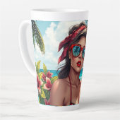 Tasse Latte Bikini rouge, lunettes de soleil et femme de Banda (Angle gauche)