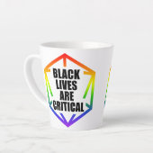 Tasse Latte BLM Black Lives are Critical [LGBTQ+] (Angle gauche)