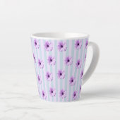 Tasse Latte blue and purple striped daisy pattern (Angle droit)