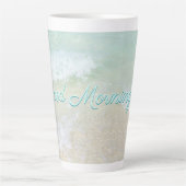 Tasse Latte Bonne citation de surf de plage du matin (Devant)