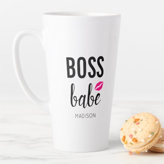 Tasse Latte Boss Babe Personnaliser | Baiser rose | Lèvres ros (En situation)