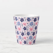 Tasse Latte Botanical Pink And Blue Flowers Nature Print (Devant)