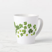 Tasse Latte bouquet shamrock, jour de st patrick (Angle droit)