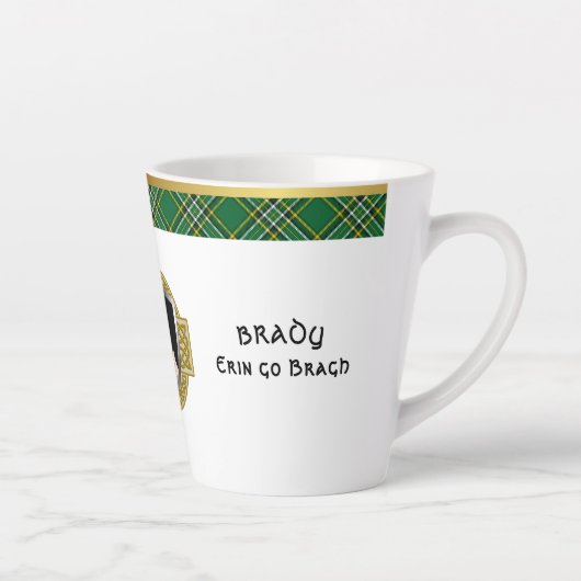 Tasse Latte Brady Irish Shield & Tartan Personnalisé (Droite)