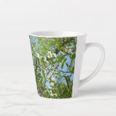 Tasse Latte Branche of Dogwood Blossoms Spring Trees (Droite)