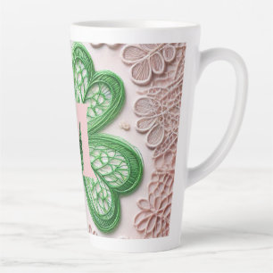 Tasse Latte Broderie de monogramme vert trèfle jour de la Sain
