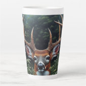 Tasse Latte Buck cerf blanc en feuillage vert (Devant)