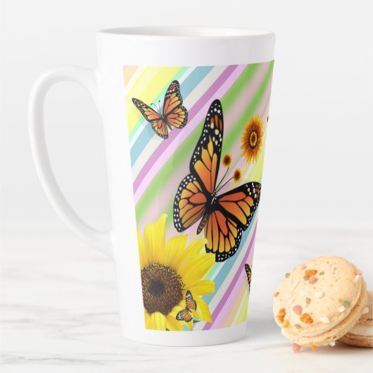 Tasse Latte Bumblebebe à papillon à latte de tournesol (En situation)