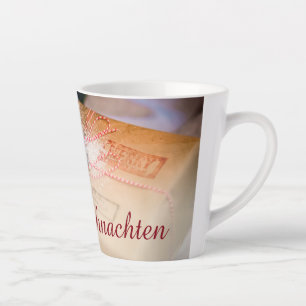 Tasse Latte Cadeaux de fête comme motif de Noël