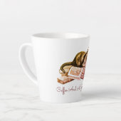 Tasse Latte Café Et Un Bon Chat De Lecture Se Trouvant Sur Une (Angle gauche)