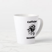 Tasse Latte Caféine entrant ! Drôle Abeille Avec Sceau Cartoon (Angle droit)
