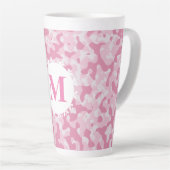 Tasse Latte Camouflage rose Monogramme initial (Angle droit)