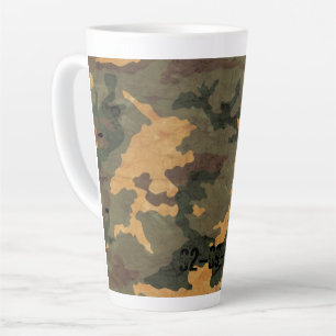 Tasse Latte Camouflage vert olive beige symétrique grunge
