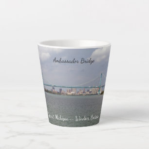 Tasse Latte Capuchon en latte Ambassador Bridge