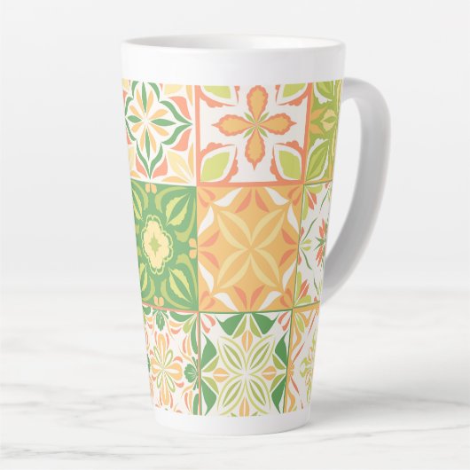 Tasse Latte Carreaux ornés en vert et jaune (Angle droit)