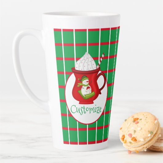 Tasse Latte Carrés verts avec lignes rouges et blanches en lat (En situation)