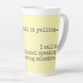 Tasse Latte Ce n'est pas hurler une citation drôle  (Angle droit)