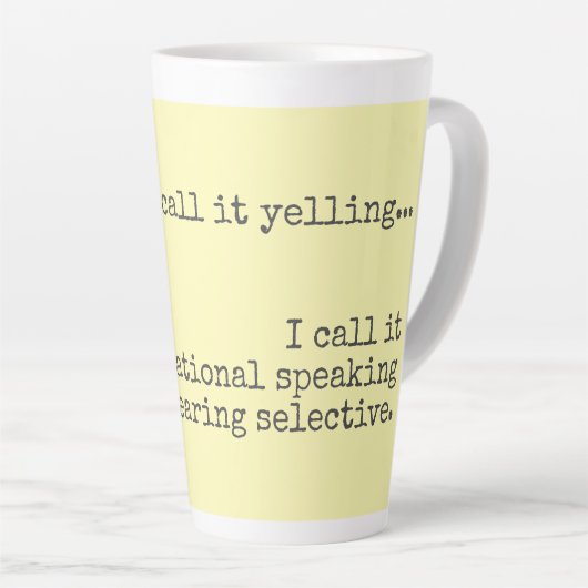 Tasse Latte Ce n'est pas hurler une citation drôle  (Angle droit)