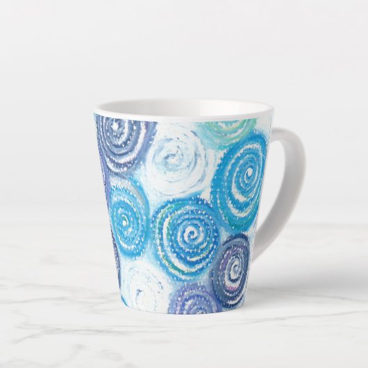 Tasse Latte Cercles calmes créés avec des teintes bleues (Angle droit)
