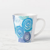Tasse Latte Cercles calmes créés avec des teintes bleues (Droite)