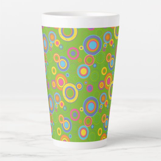 Tasse Latte Cercles mods rétro sur vert (Devant)