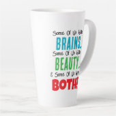 Tasse Latte Certains ont le cerveau et la beauté (Angle droit)