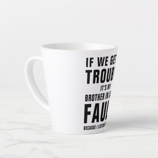 Tasse Latte C'est la faute de mon Frère dans la loi Dit drôle (Angle gauche)