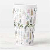 Tasse Latte C'est la saison | Nom subtil, Arbres d'hiver 17oz (Devant)