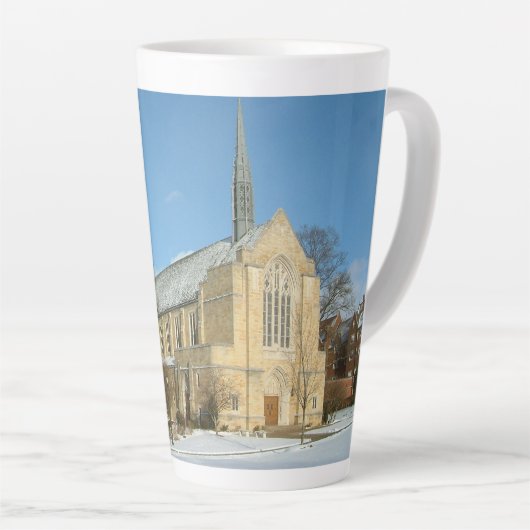 Tasse Latte Chapelle Harbison en hiver au Grove City College (Angle droit)